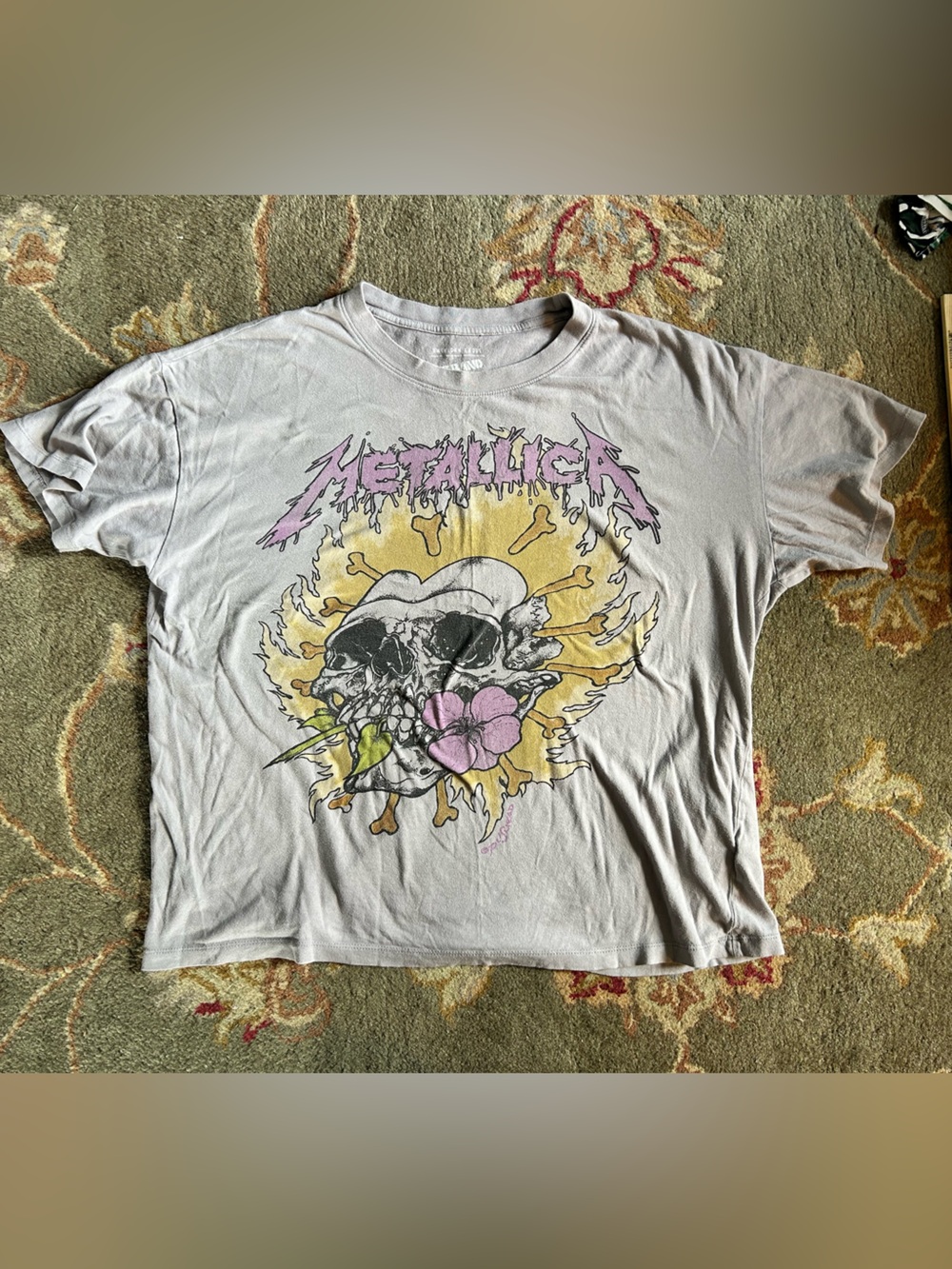 American Eagle Outfitters Light Gray Crew Neck Tee Metallica w/ skull size M